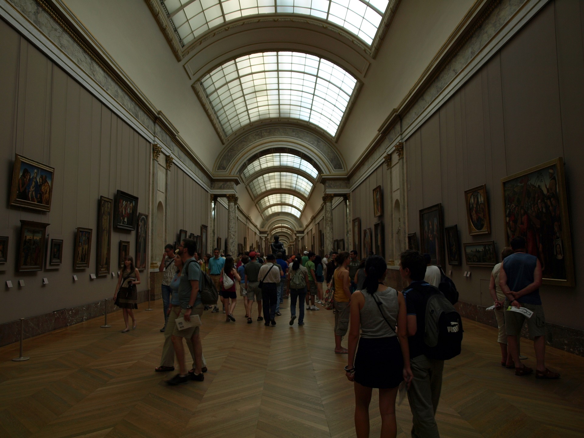 Crowds Rushing to See the Mona Lisa